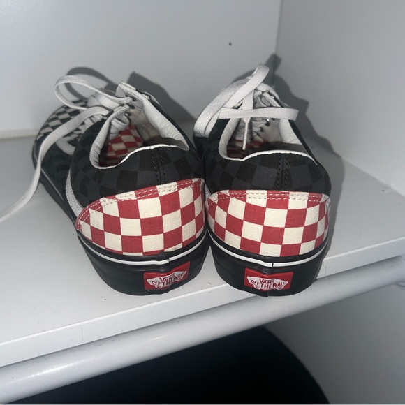Men’s size 12 red white, black checkered shoes - Picture 4 of 6